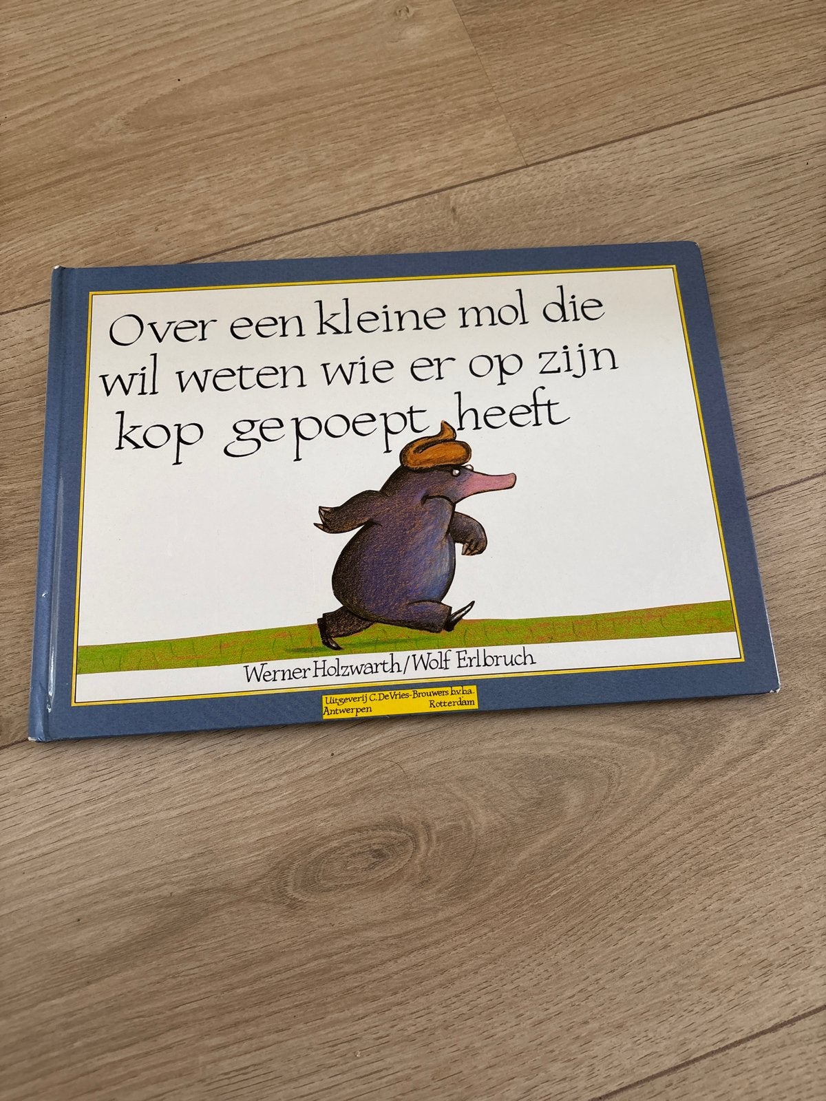 Over een kleine mol die wil weten wie er op zijn kop gepoept, Fictie algemeen, Jongen of Meisje, Ophalen of Verzenden, Zo goed als nieuw