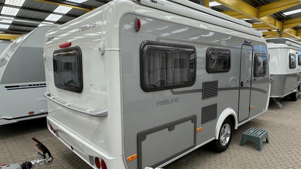 Eriba Feeling 425 HEFDAK VLOERVERWARMING MOVER DAKLUIFEL, Caravans en Kamperen, Standaardzit, Bedrijf, Tot en met 3, 4 tot 5 meter