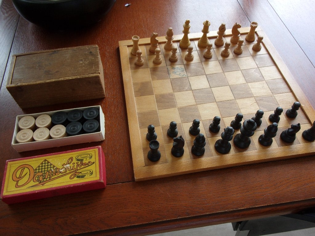 Houten DAM-SCHAAKBORD incl. Damschijven en Schaakstukken, Een of twee spelers, Ophalen of Verzenden, Gebruikt