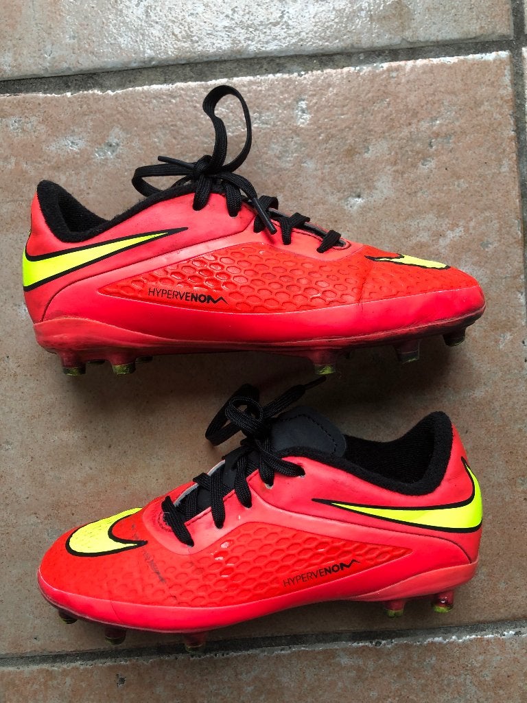 Voetbalschoenen Nike maat 33, Sport en Fitness, Ophalen, Gebruikt, Maat XS of kleiner, Schoenen