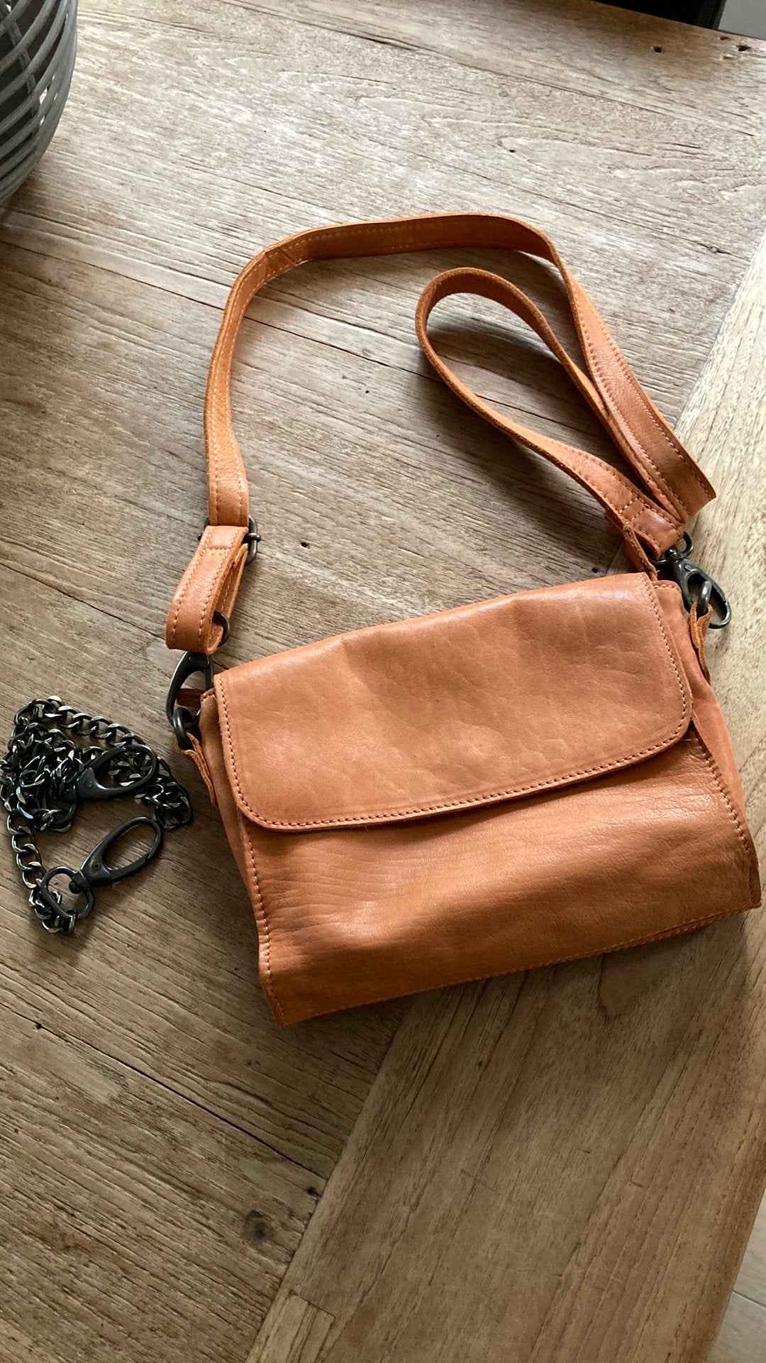 Leren schoudertasje, Sieraden, Tassen en Uiterlijk, Tassen | Damestassen, Ophalen of Verzenden, Nieuw, Bruin, Schoudertasje