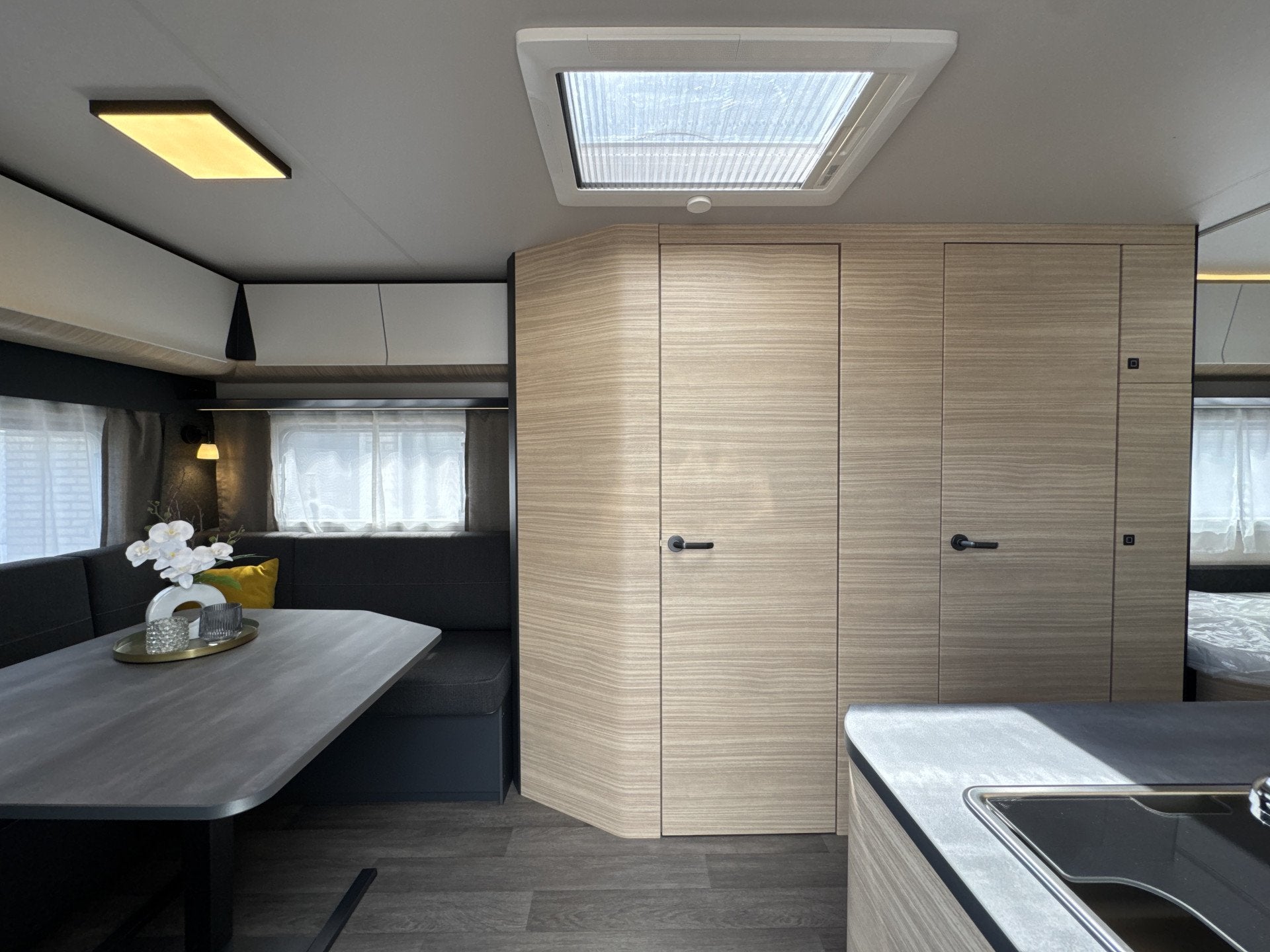 Hobby Maxia 585 UL met enkele bedden *Absolute topsegment va, Vast bed, Ringverwarming, Rondzit, Hobby