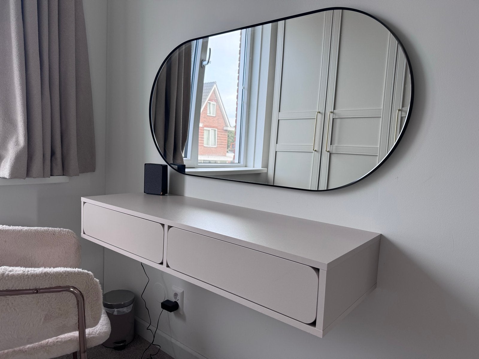 Zwevende make-up tafel beige - Zo goed als nieuw, Huis en Inrichting, Ophalen, Zo goed als nieuw, Hout, 100 tot 150 cm