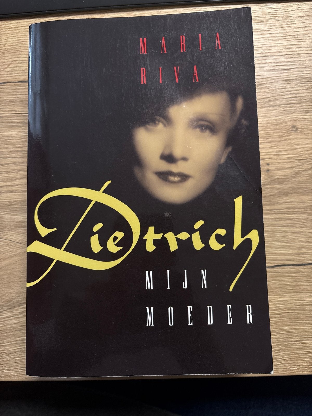 Dietrich: Mijn Moeder - Maria Riva (biografie), Boeken, Ophalen of Verzenden, Gelezen, Film, Tv en Media