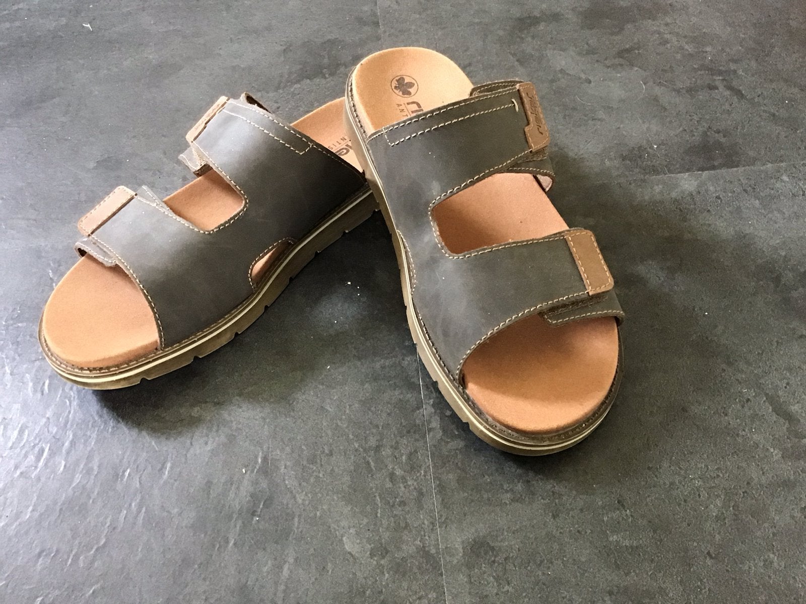 Herensandalen m 43, Ophalen, Zo goed als nieuw, Jongetje of Meisje, Schoentjes