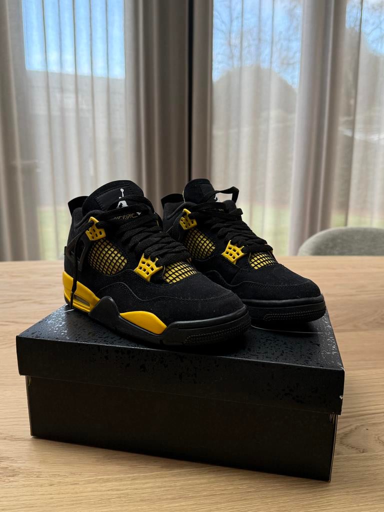 Air Jordan 4 Retro Thunder, Kleding | Heren, Schoenen, Ophalen of Verzenden, Zo goed als nieuw, Zwart