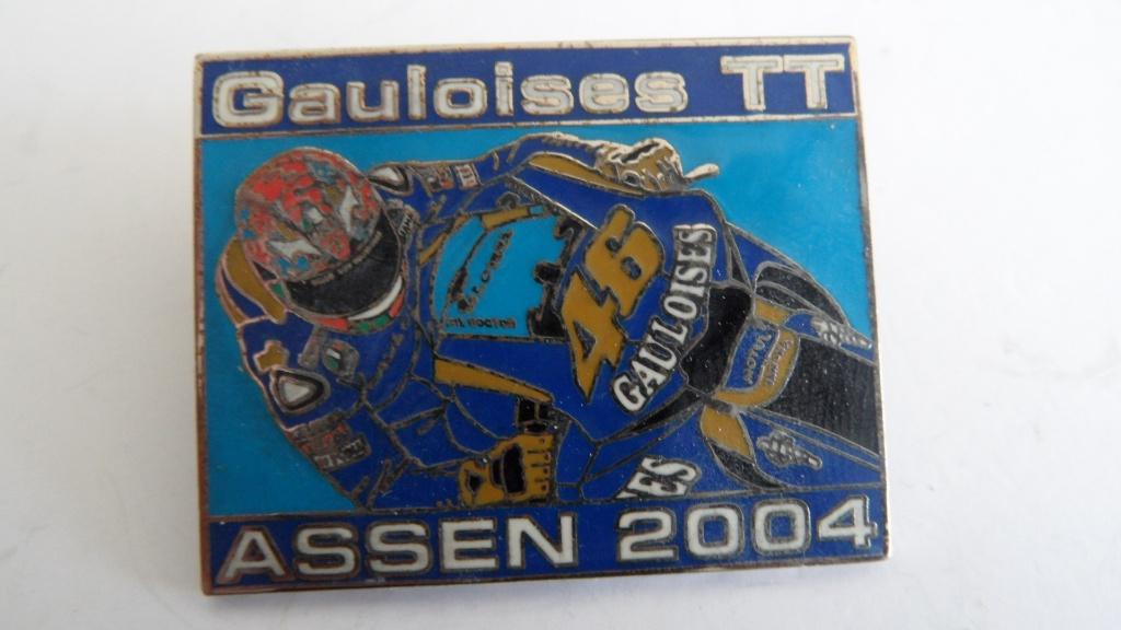 TT Assen 2004 motorwegrace Gauloises Grand Prix speld, Verzamelen, Verzenden, Gebruikt, Merk, Speldje of Pin
