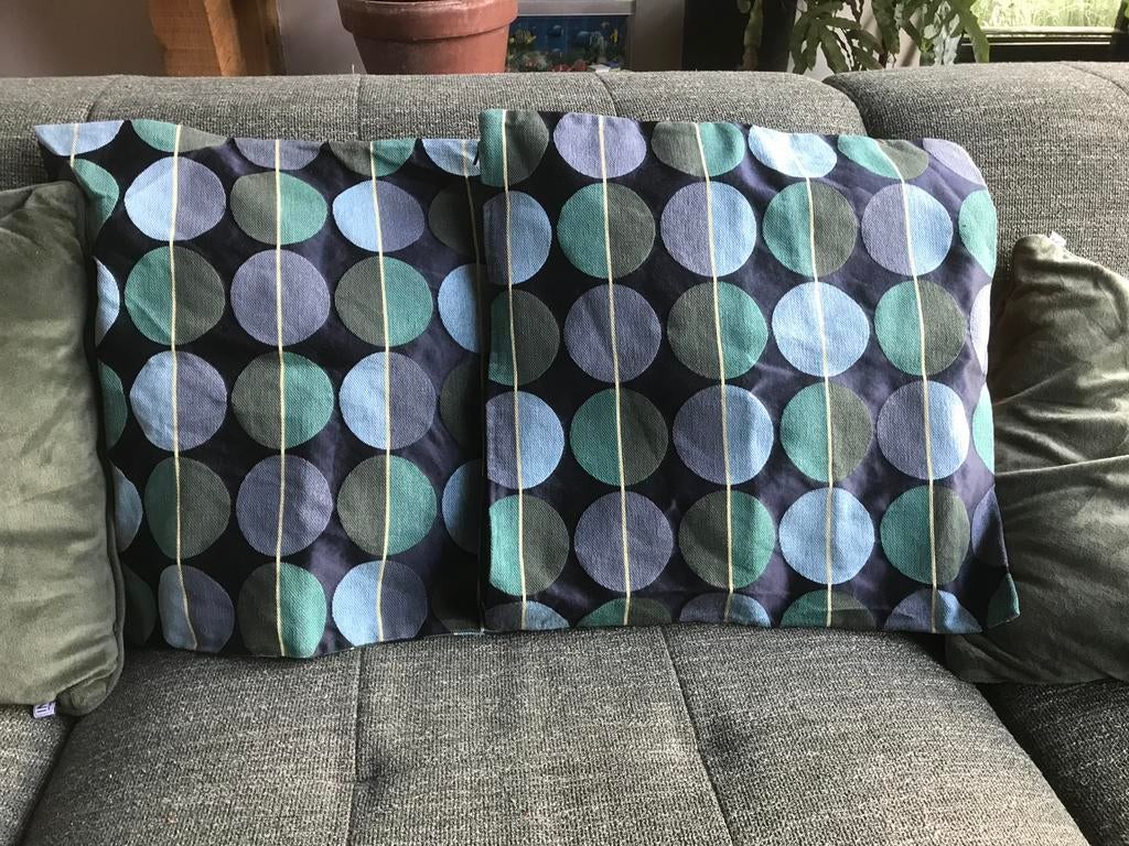 2 leuke kussenhoezen (Ikea) met grafische print SETPRIJS, Ophalen of Verzenden, Gebruikt, Blauw, Vierkant