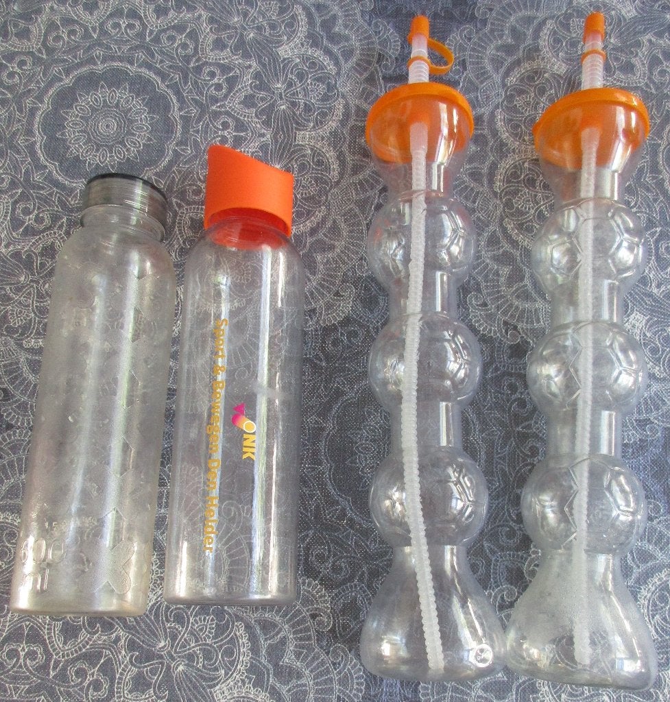 4 kunststof drinkflessen van 600 ml / 700 ml, Ophalen of Verzenden, Zo goed als nieuw