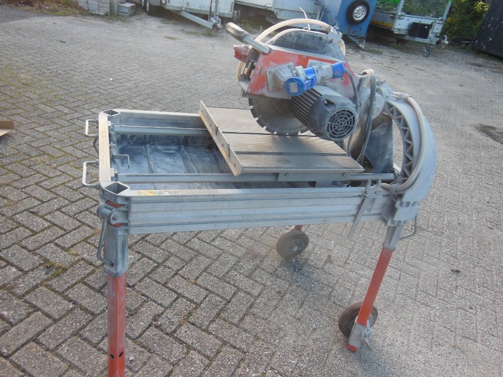 zeer  nette  goed werkende  Carat  zaagtafel  type  T3510, Ophalen, Cirkelzaag, 70 mm of meer, Zo goed als nieuw