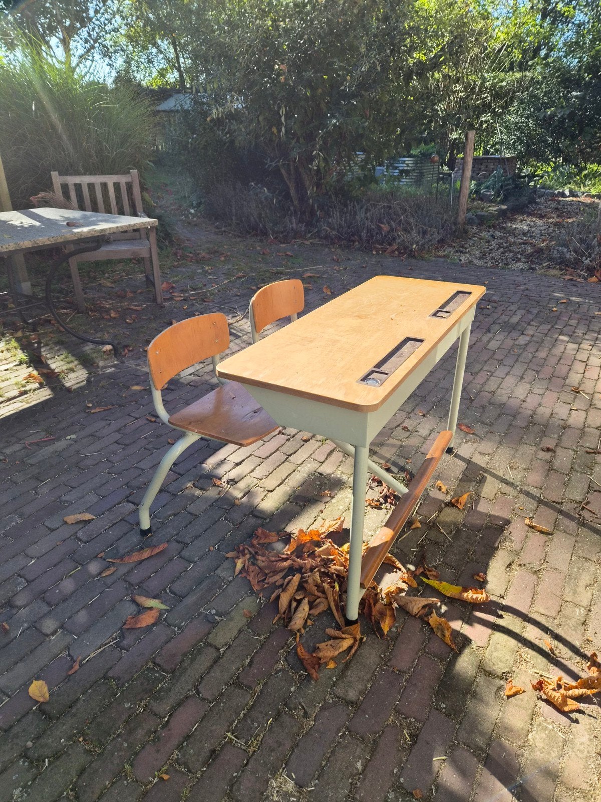 Vintage schoolbank met twee stoelen, Ophalen