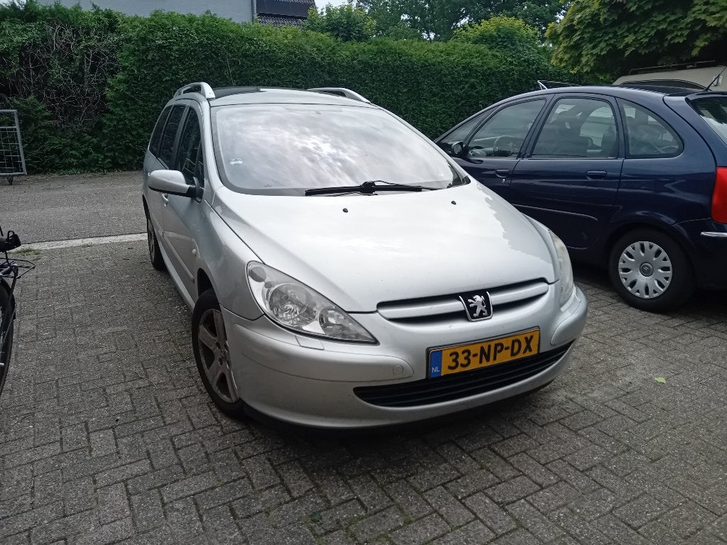 Peugeot 307 2.0 16V SW AUT 2004 Grijs, Auto's, Peugeot, 4 cilinders, 7 stoelen, Airconditioning, Particulier