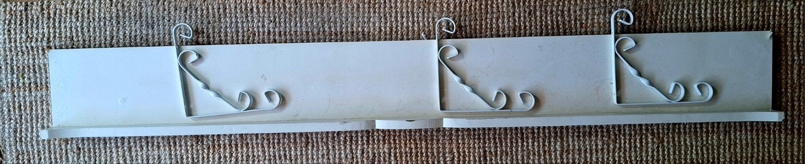 Witte wandplank met golvende rand, Ophalen
