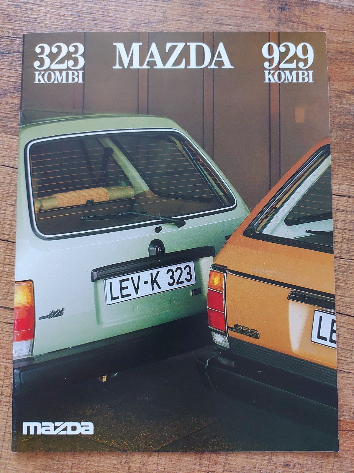 Duitstalige Mazda stationcar 323 & 929 folder, Ophalen of Verzenden, Zo goed als nieuw, Mazda
