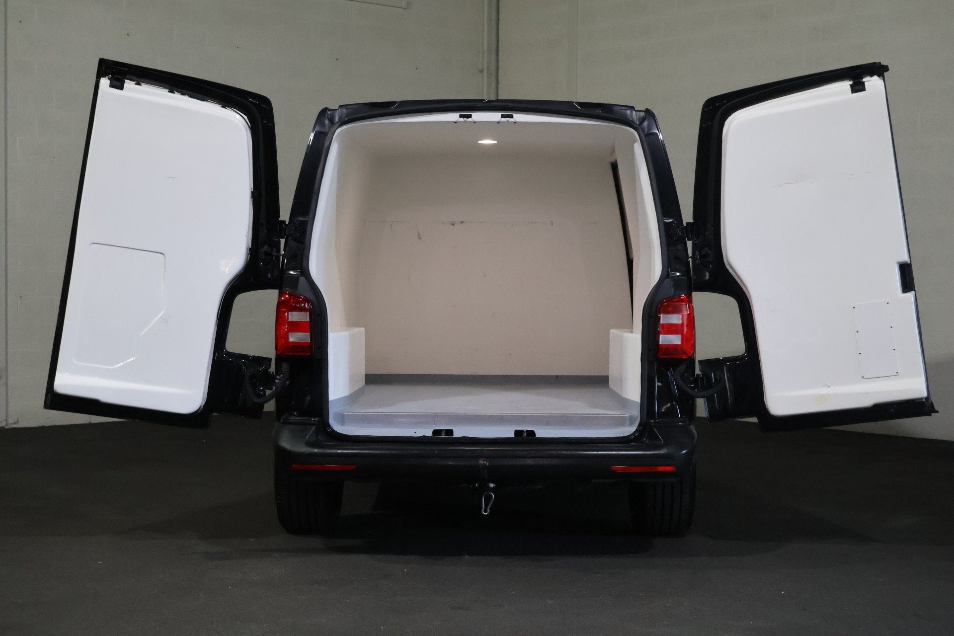 Volkswagen Transporter 2.0 TDI L1 H1 Airco Geisoleerde Laadr, Auto's, Voorwielaandrijving, 1828 kg, Stof, Gebruikt