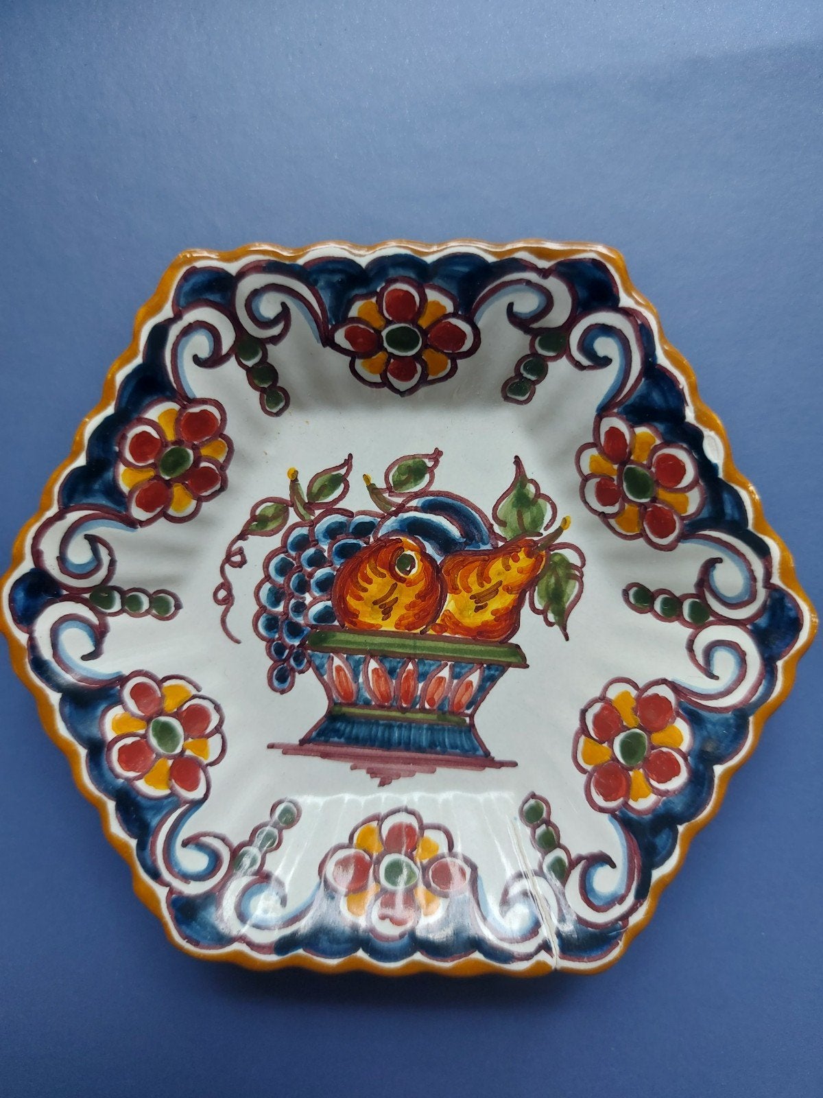 Makkum decoratief zeshoekig bordje met fruitmotief, Ophalen of Verzenden