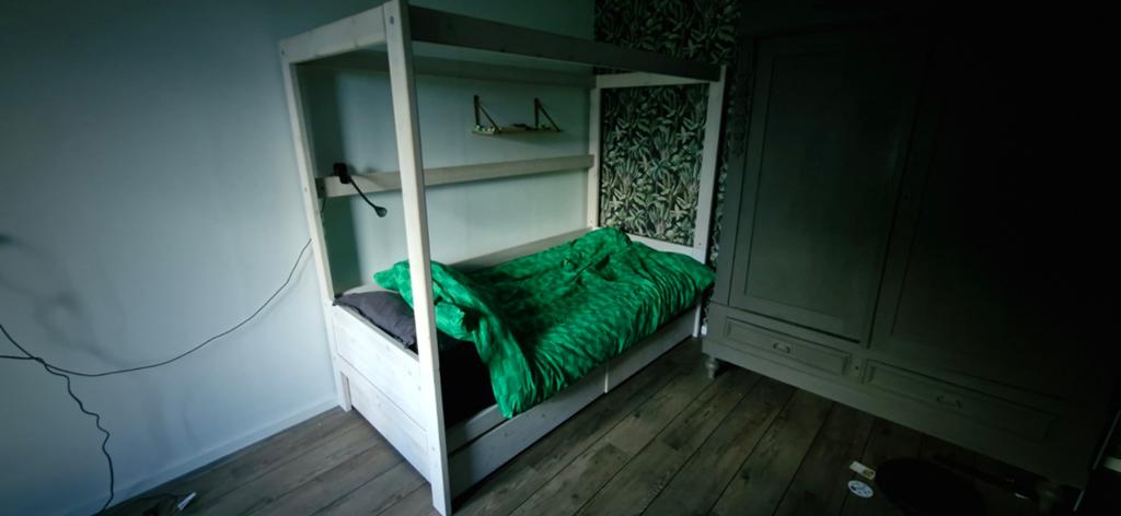 Eenpersoonsbed met uitvalbalk en verlichtingsframe, Huis en Inrichting, Ophalen, 90 cm, Eenpersoons, Wit