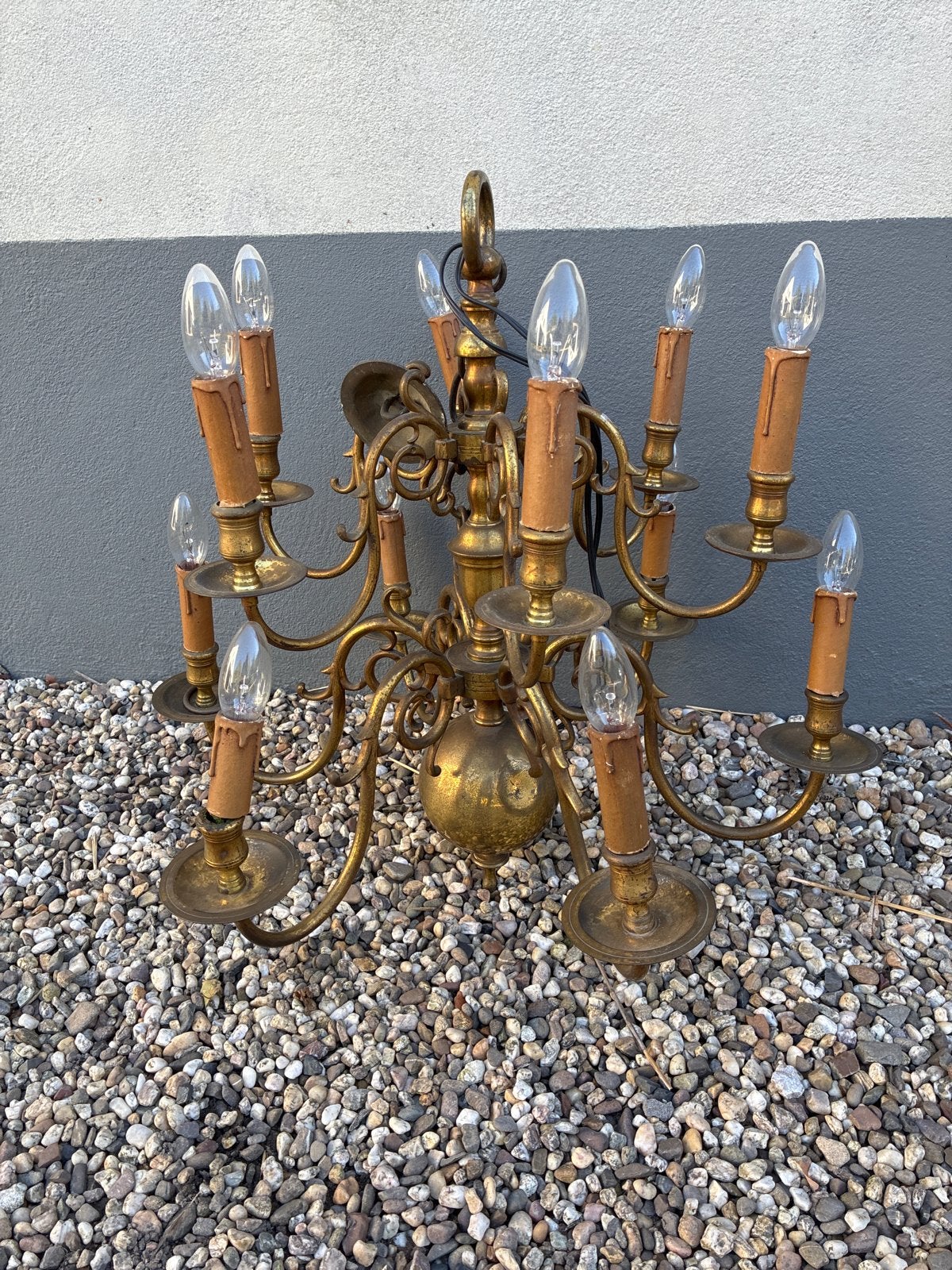 Antieke bronzen kroonluchter met 12 armen, Ophalen