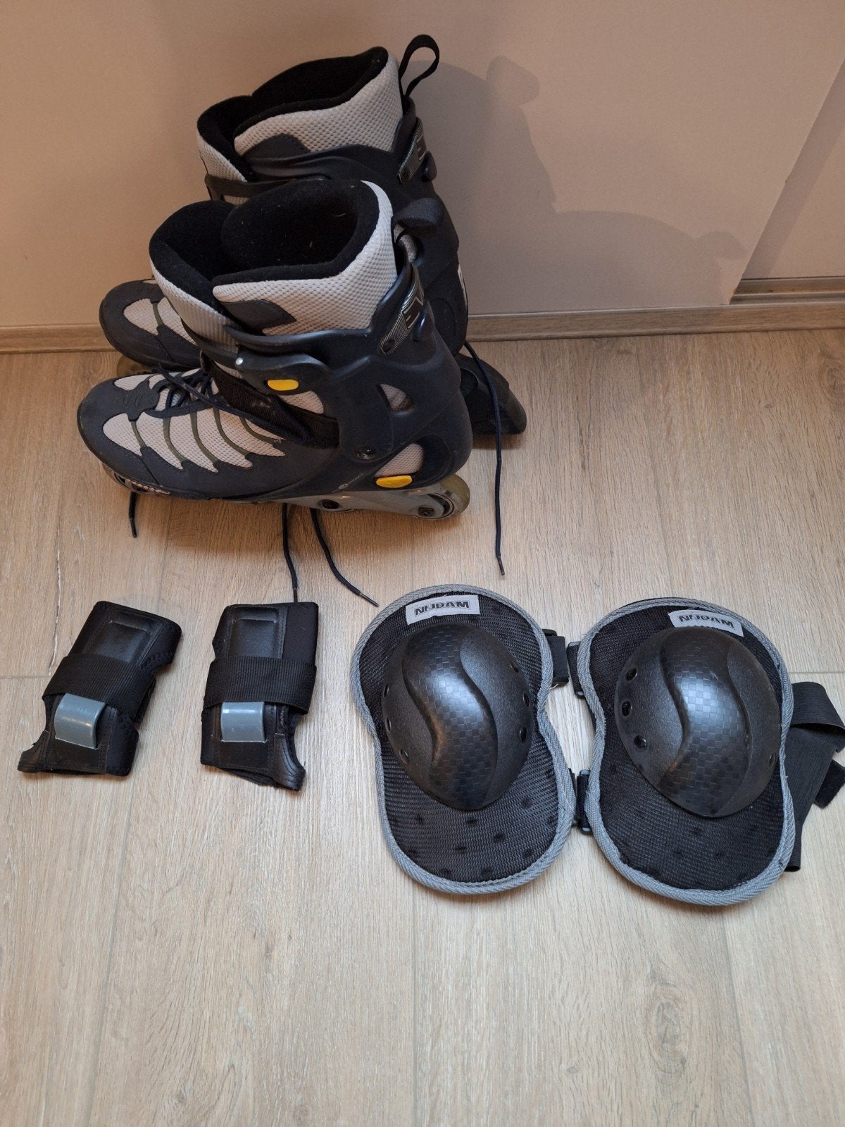 Rollerblades skeelers maat 43 met beschermers, Ophalen of Verzenden, Zo goed als nieuw