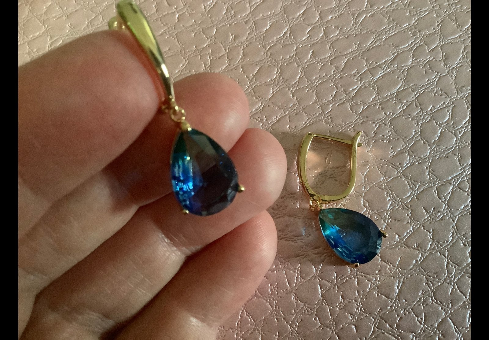 Prachtige nieuw vergulde oorbellen met zirkoon, Sieraden, Tassen en Uiterlijk, Overige materialen, Hangers, Nieuw, Goud