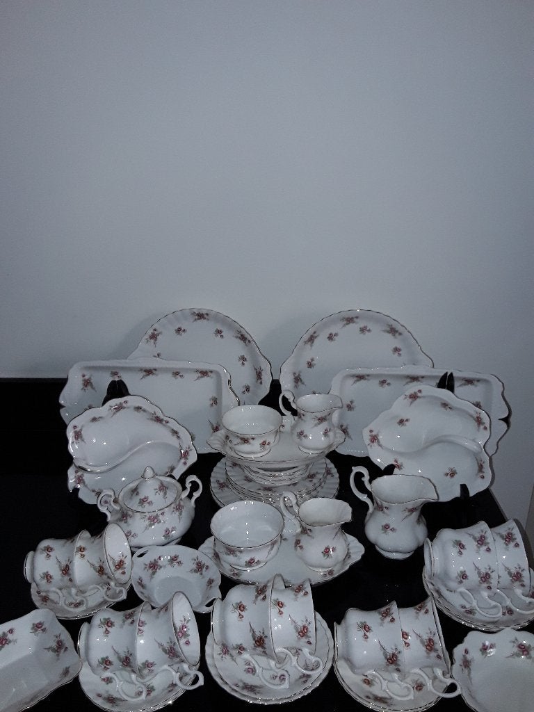 Engels Richmond Rose june servies vol roosjes, Verzenden