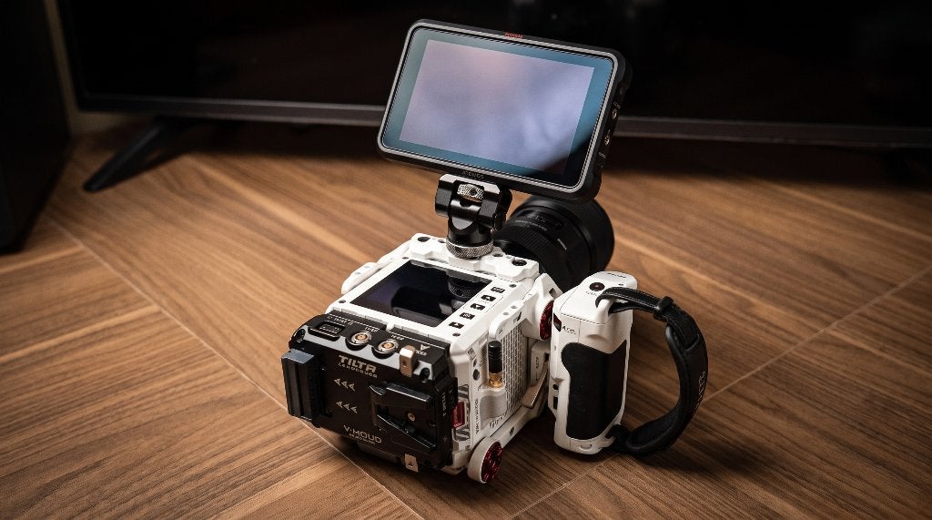 Foto 4 van RED KOMODO Stormtrooper White 6K met veel accessoires