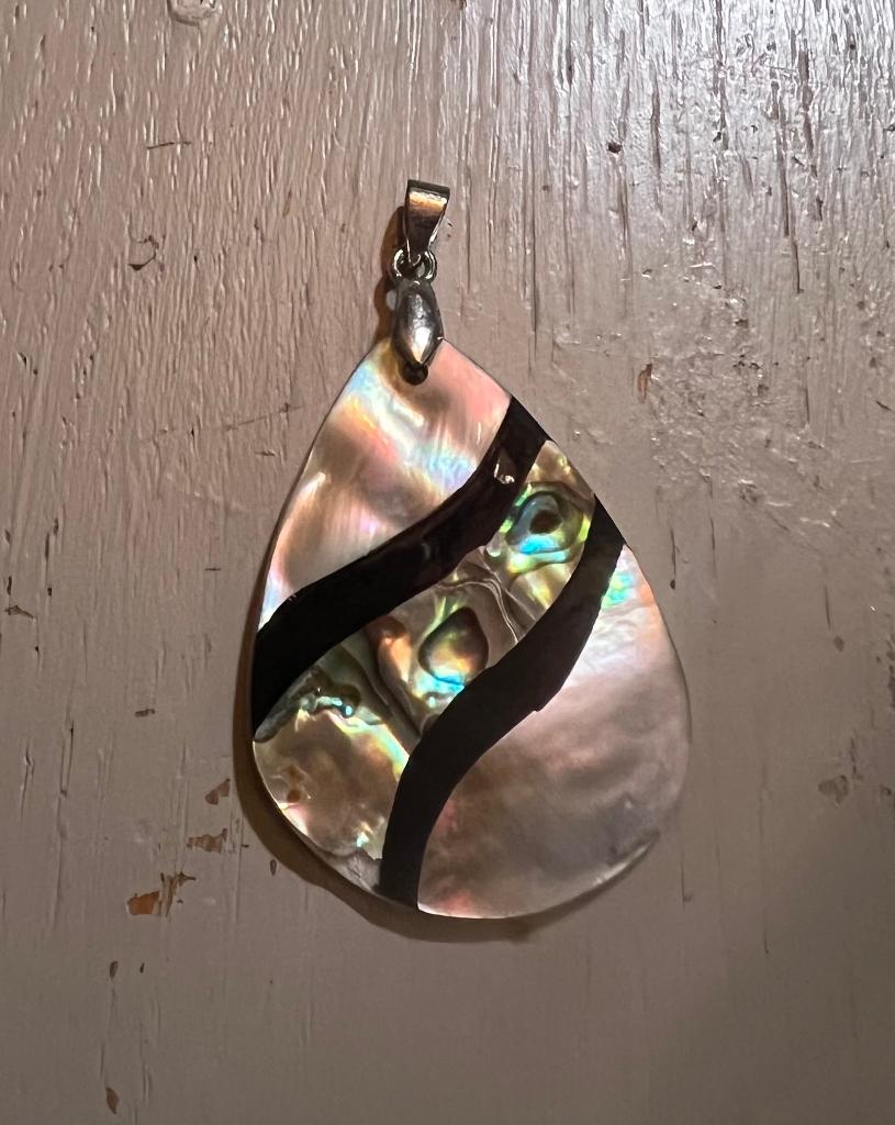 Vintage parelmoer nacre abalone kettinghanger hanger schelp, Wit, Ophalen of Verzenden, Zo goed als nieuw, Steen of Mineraal