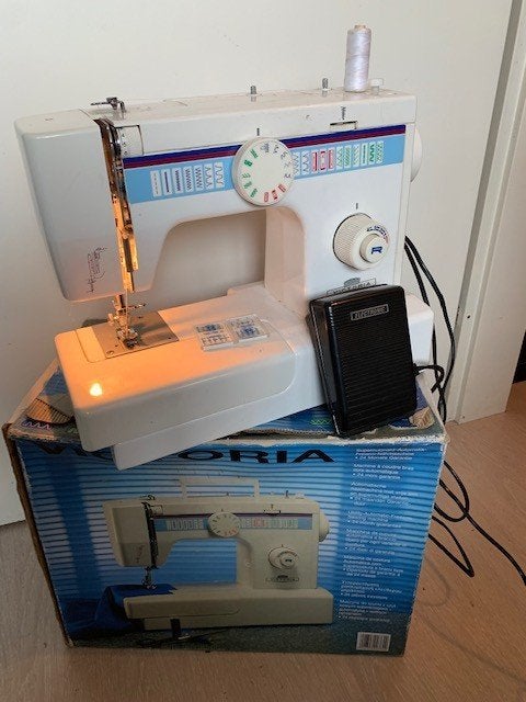 Naaimachine Victoria, Ophalen of Verzenden, Zo goed als nieuw, Naaimachine, Overige merken