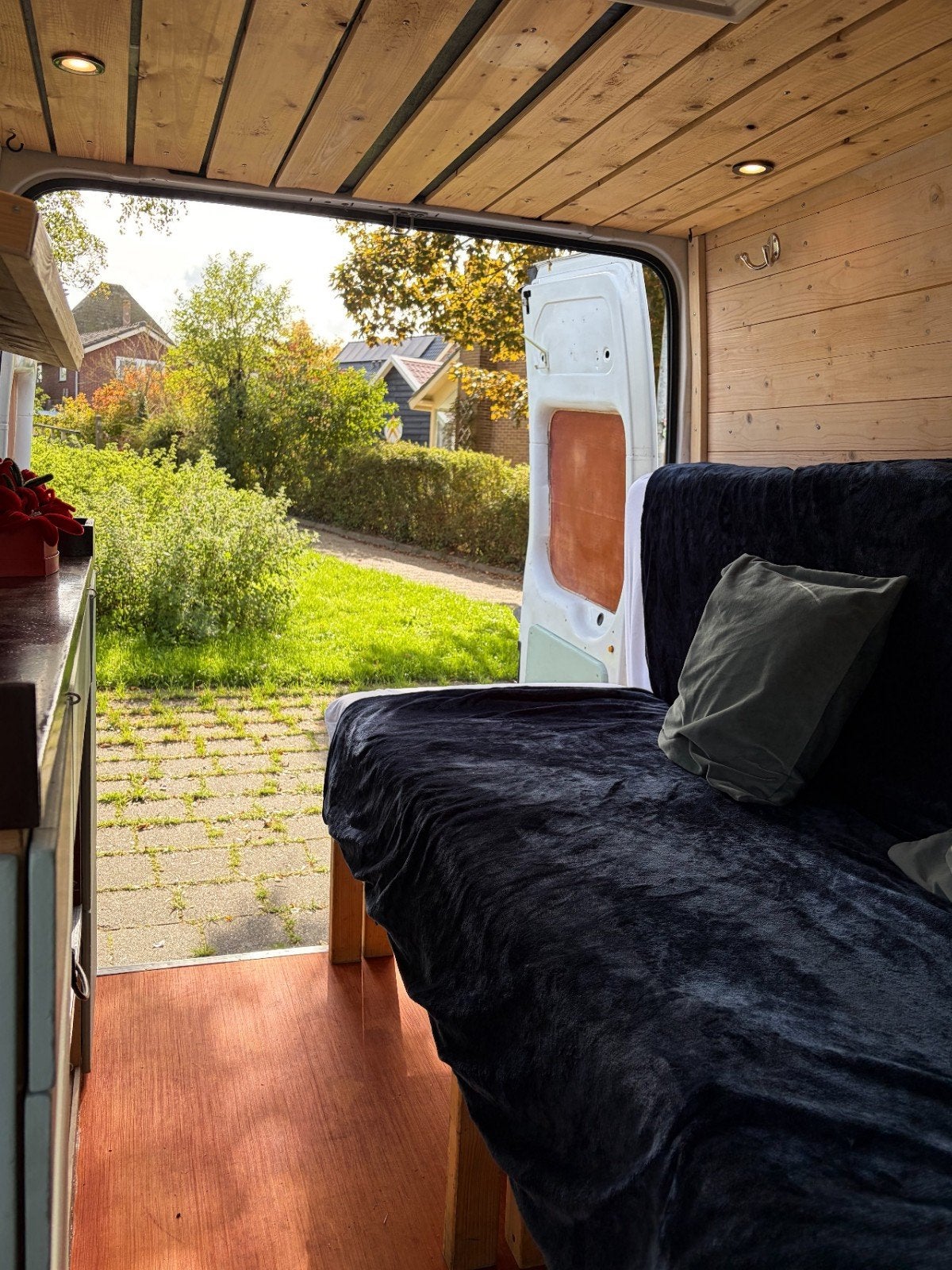 Foto 10 van Ford Transit 2-persoons camper | Zonnepanelen & luifel