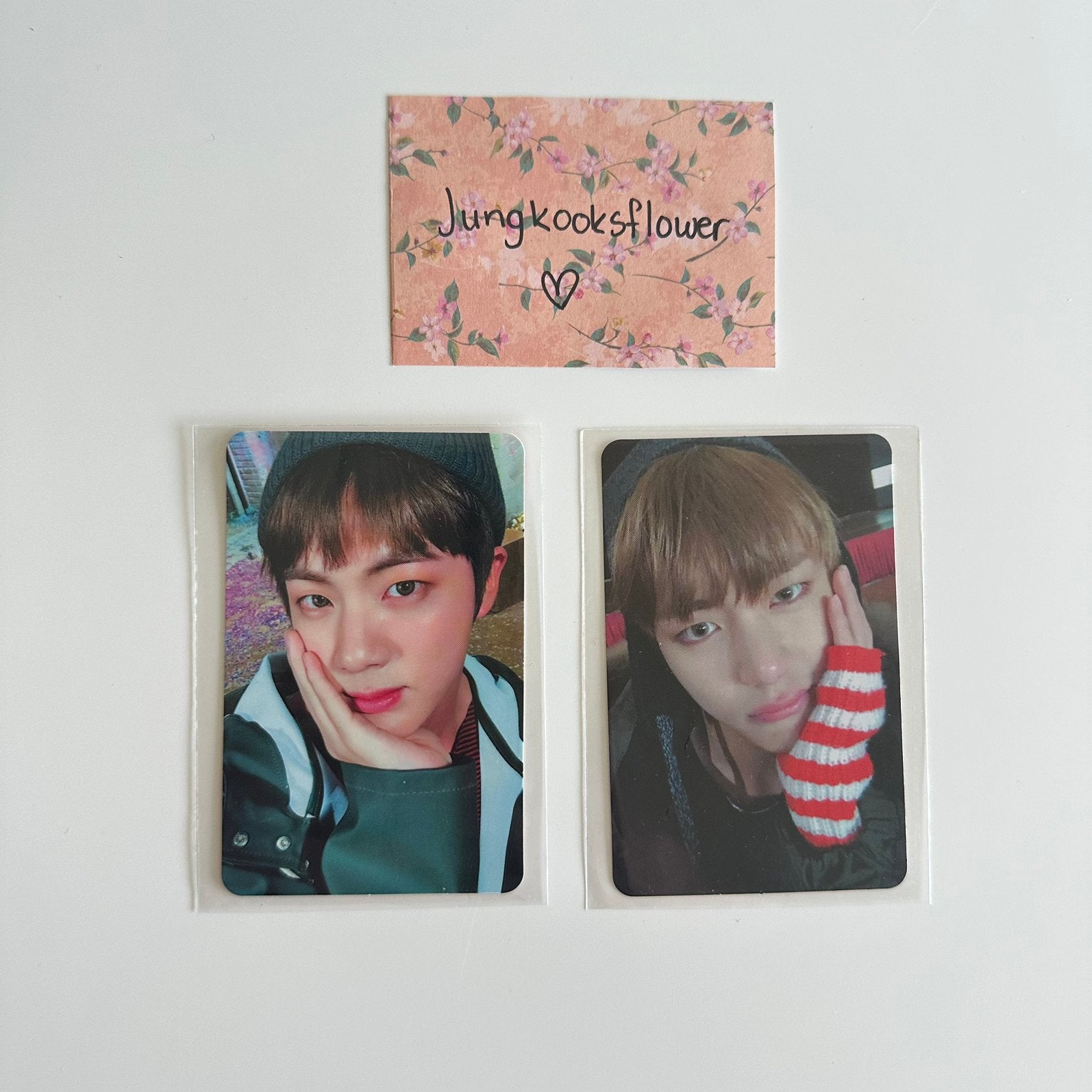BTS - You Never Walk Alone photocards Jin & V, Verzenden, Nieuw, Foto of Kaart