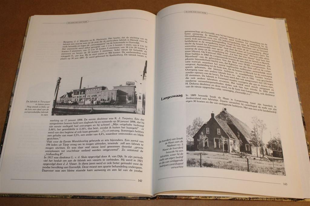 100 Jaar Zuivelindustrie Oosterwolde [1989] — Veel Foto's, Boeken, Geschiedenis | Stad en Regio, Ophalen of Verzenden, Gelezen