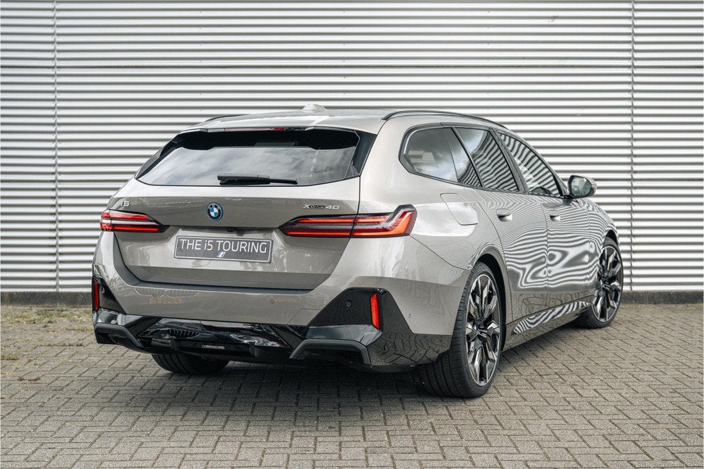 BMW i5 xDrive40 M Sport / Panoramadak / Bowers & Wilkins / A, Auto's, BMW, Automaat, Zwart, Sedan, Zilver of Grijs