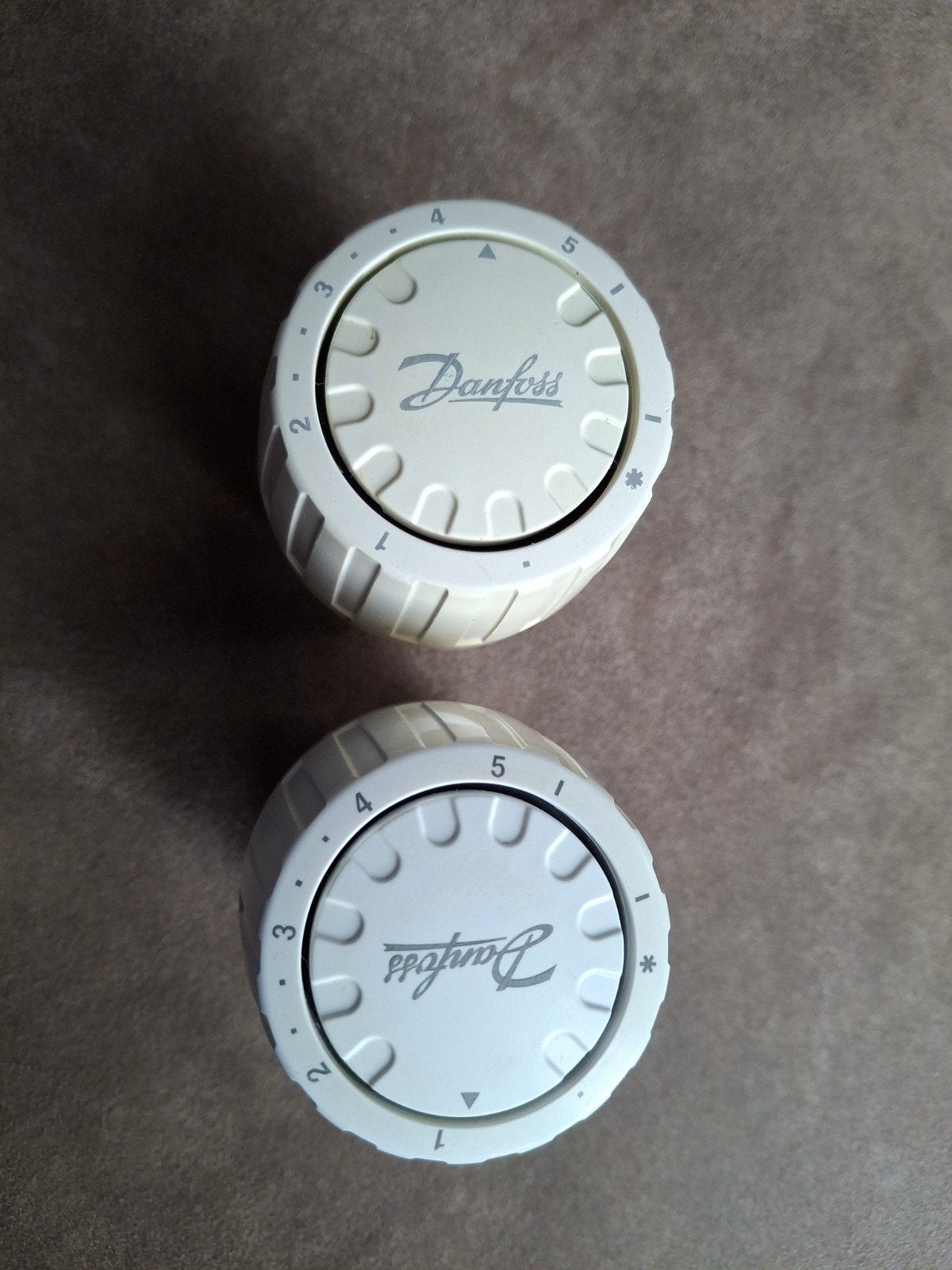 Danfoss thermostatische radiatorknop  - 2 stuks, Doe-het-zelf en Verbouw, Verwarming en Radiatoren, Ophalen of Verzenden, Gebruikt