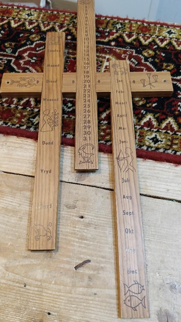 Houten eeuwigdurende kalender met sterrenbeelden (50x40), Diversen, Kalenders, Ophalen of Verzenden, Dagkalender, Gebruikt