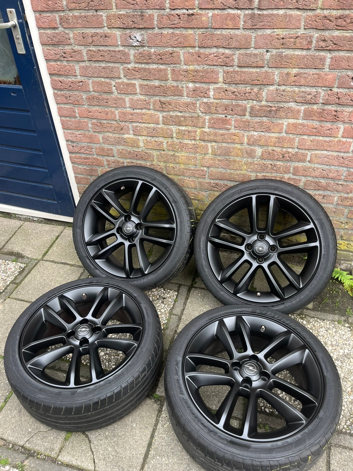 Opel Corsa velgen op Dunlop zomerbanden 215/45/17 inch 4x100, Ophalen, 215 mm, Banden en Velgen, 17 inch