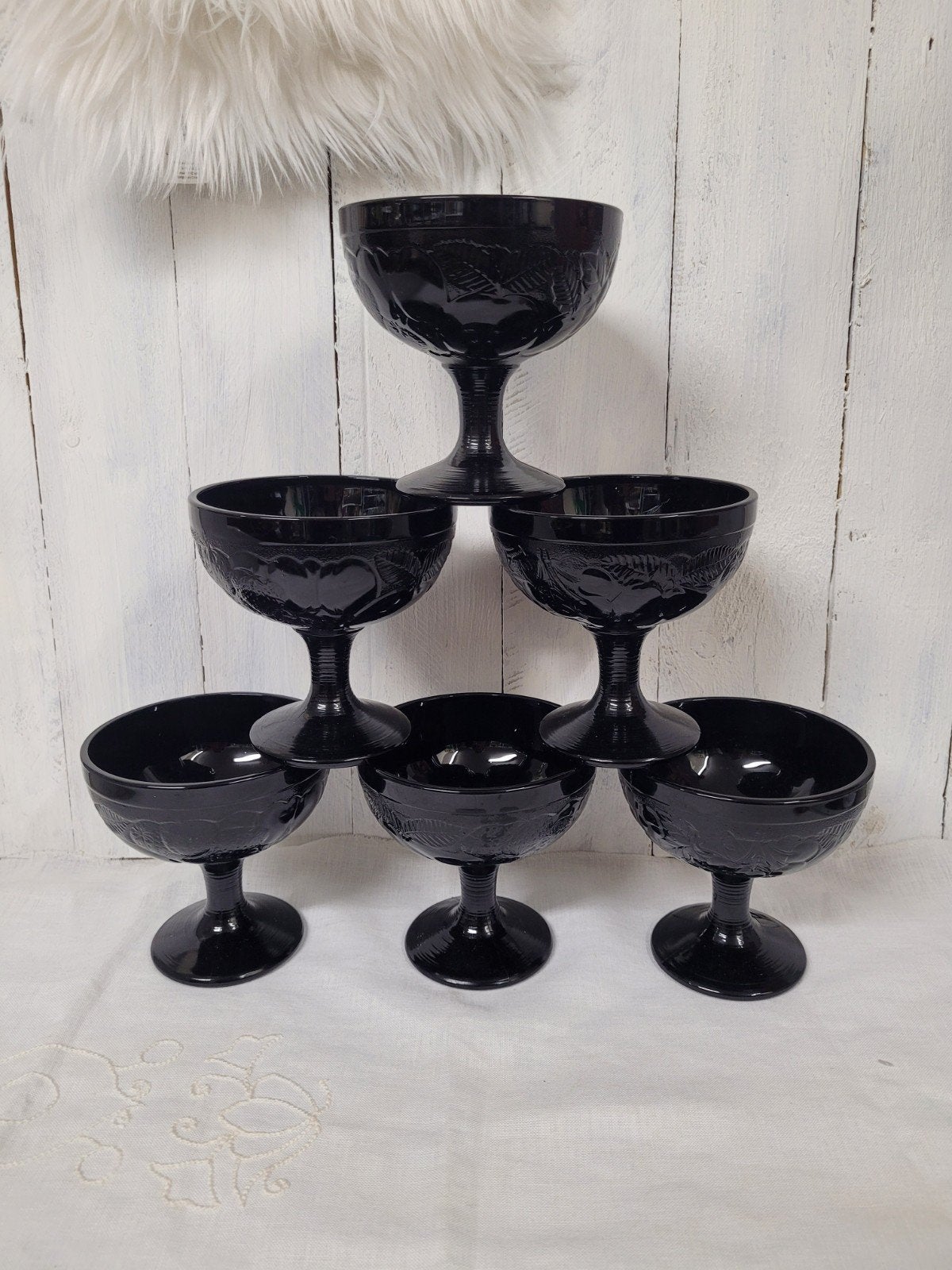 6 vintage Luminarc France zwarte ijscoupes met fruitreliëf, Verzenden, Zo goed als nieuw, Glas, Overige stijlen