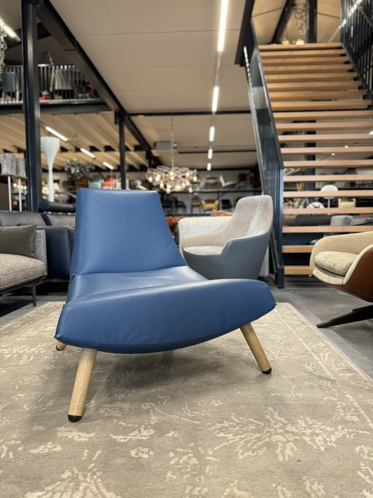 Montis Olivier Fauteuil blauw leer Design stoel eiken poot, Ophalen, Zo goed als nieuw, 75 tot 100 cm, Montis
