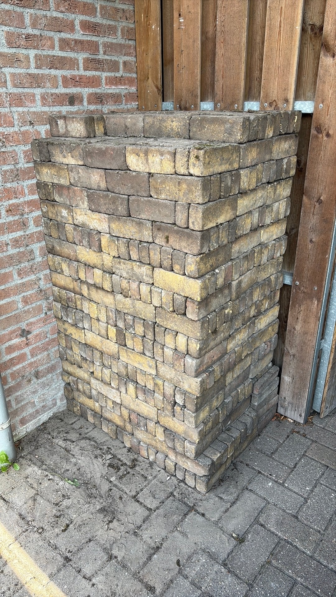 Ca. 5,5m2 betonnen waaltjes, geel genuanceerd, Ophalen, Gebruikt, Overige typen, 5 tot 10 m²