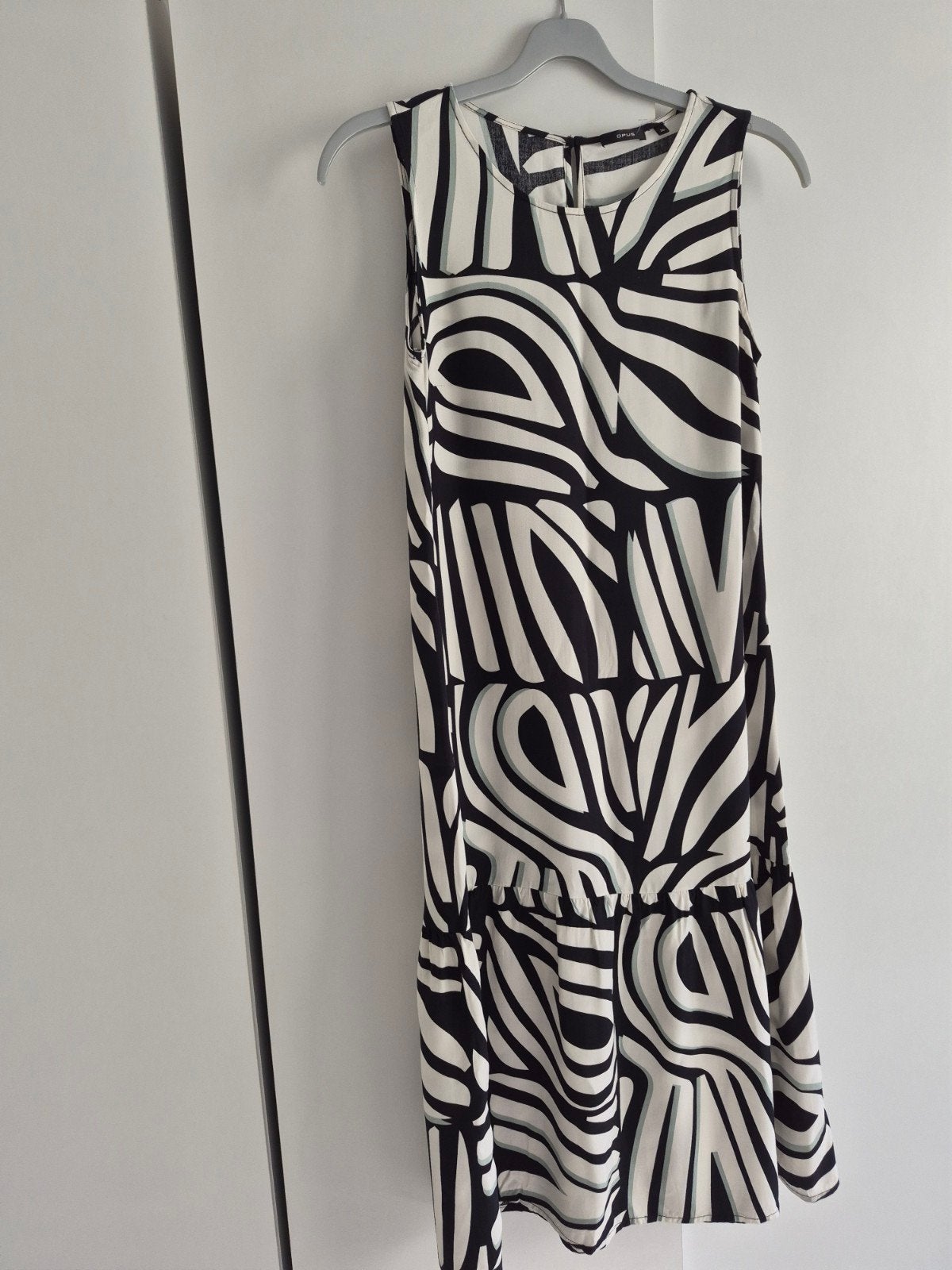 OPUS Zwart-offwhite jurk  - Maat 36/38, Kleding | Dames, OPUS, Ophalen of Verzenden, Zo goed als nieuw, Onder de knie