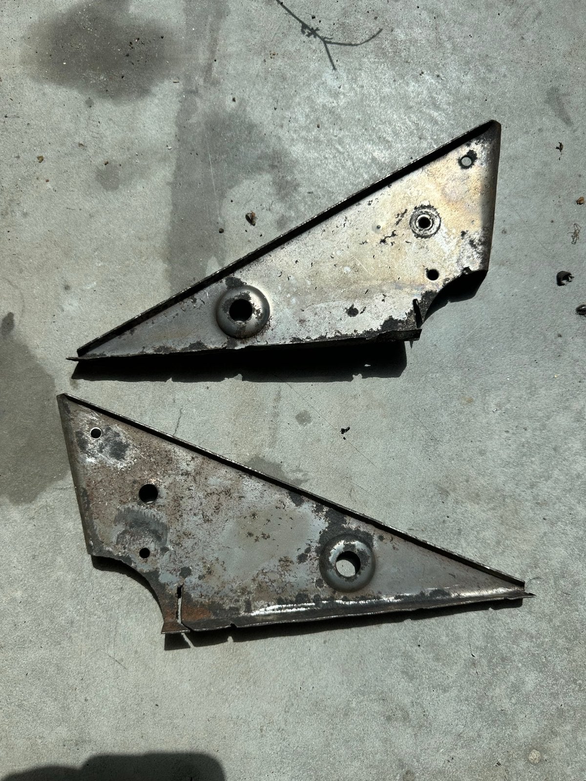 Triumph gt6 spitfire Accu bak steunen (set van 2), Ophalen of Verzenden, Gebruikt, Triumph