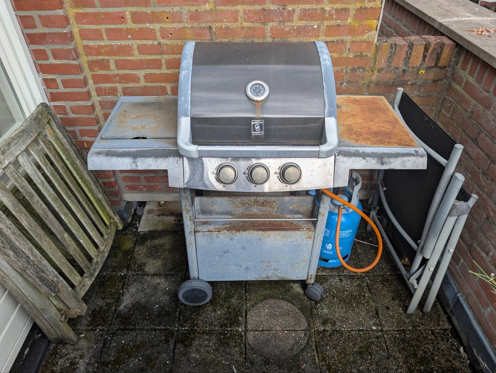 Gebruikte Gasbarbecue met Schoonmaakborstels, Tuin en Terras, Gasbarbecues, Ophalen, Gebruikt, Onbekend (schoonmaakborstels Landmann/Weber)