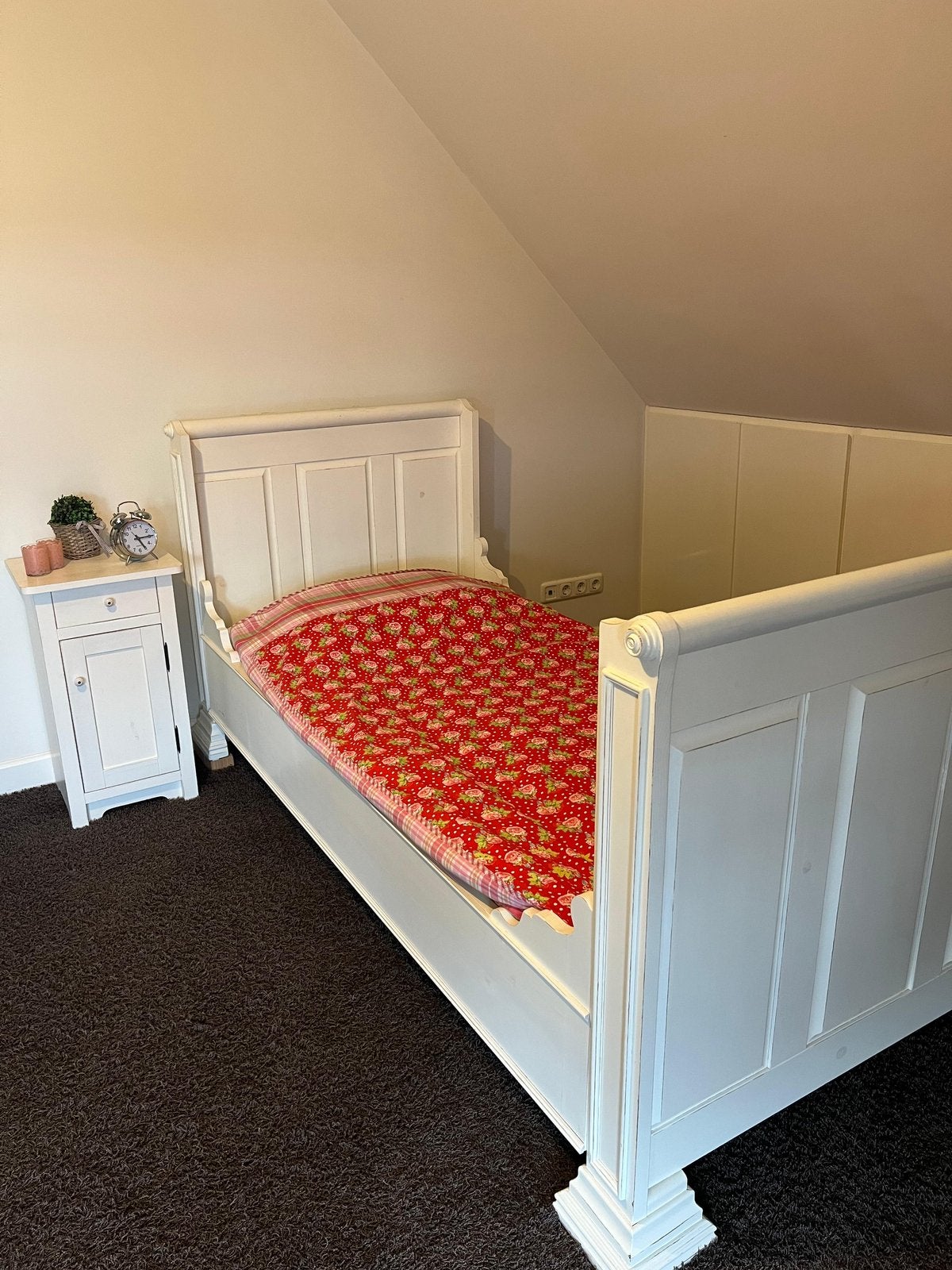 Landelijk bed, kast en nachtkastje Opsetims, Ophalen, Zo goed als nieuw, Jongetje of Meisje