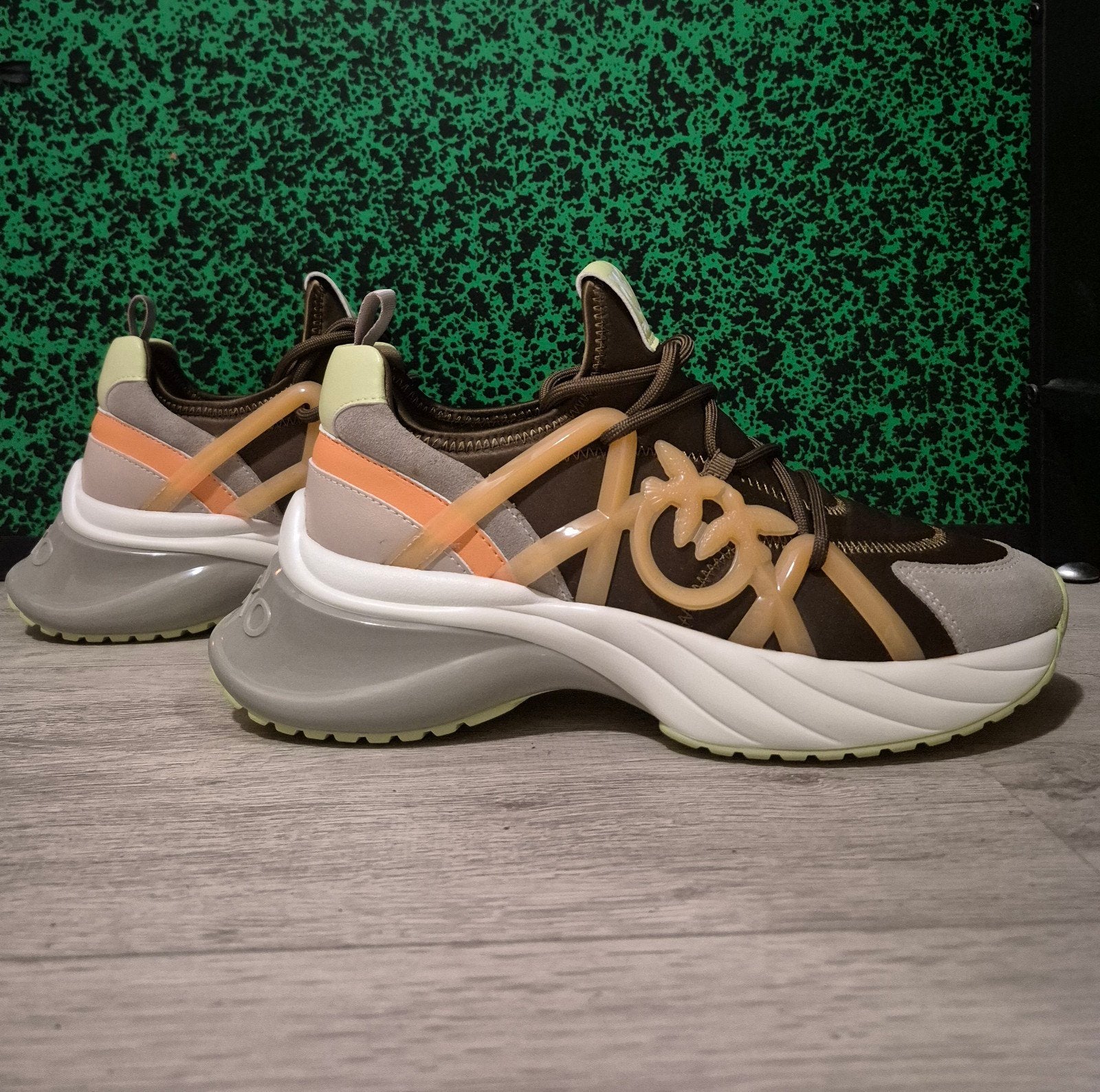 Pinko sneakers van Dejacque, maat 38, Kleding | Dames, Pinko, Bruin, Nieuw, Ophalen of Verzenden