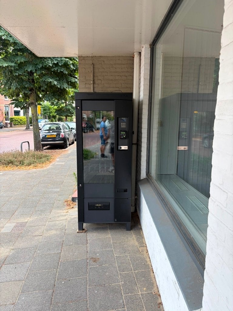 Snoep en frisdrank automaat, Ophalen, Zo goed als nieuw