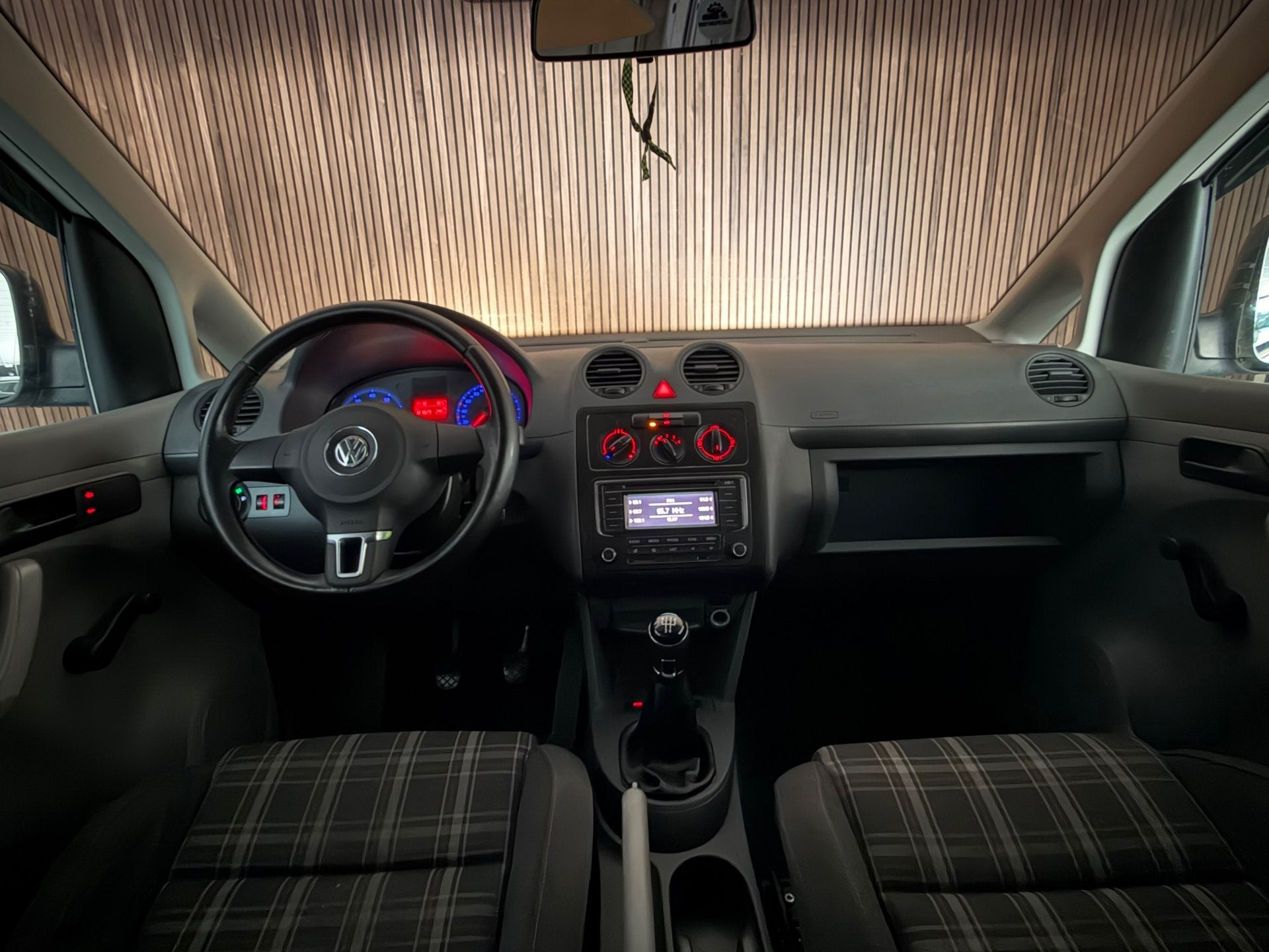 Volkswagen Caddy 1.4 850 kg. TREKHAAK/GTI STOELEN/ MULTI MED, Auto's, Voorwielaandrijving, Gebruikt, Zwart, 4 cilinders