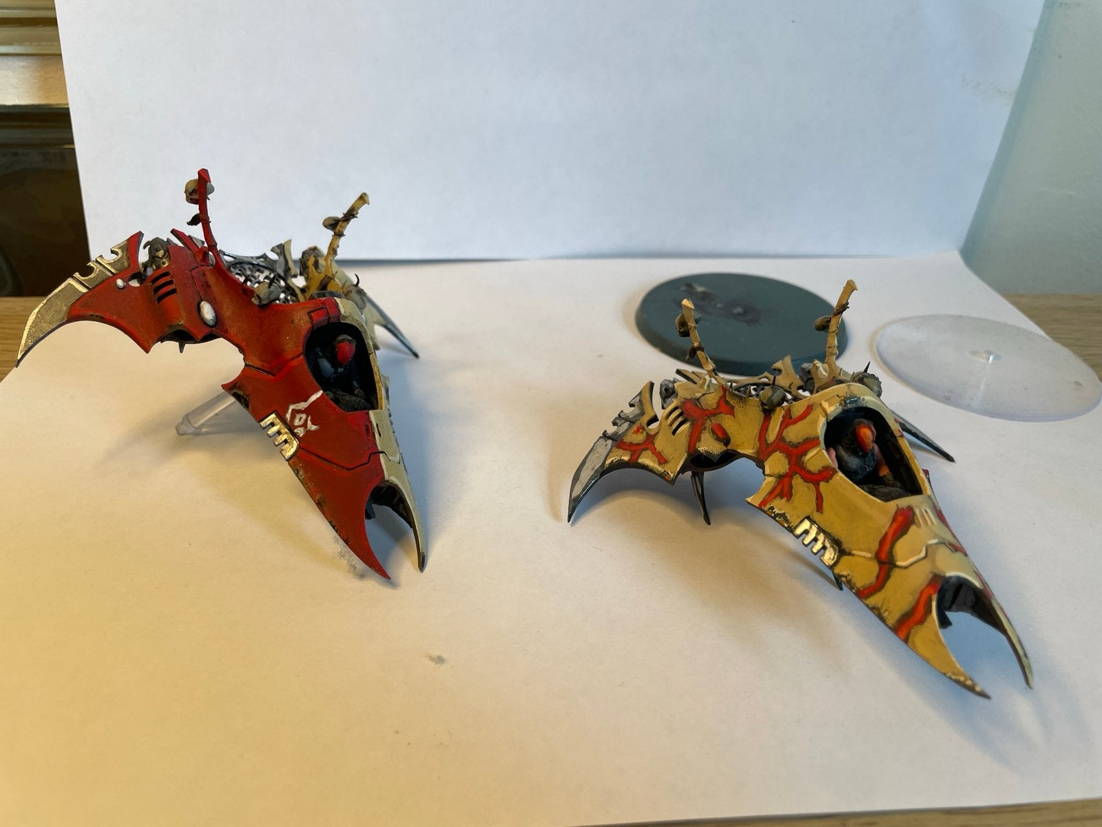 Warhammer Drukhari Venoms (2x) - Mooi Beschilderd, Ophalen of Verzenden, Gebruikt, Groter dan 1:35, Figuur of Figuren