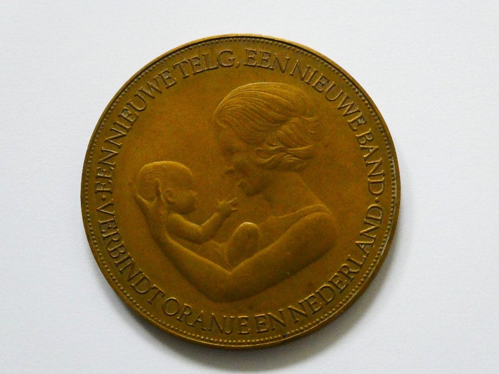 2 Beatrix Willem Alexander , geboorte penningen zilver brons, Ophalen of Verzenden, Zilver, Nederland