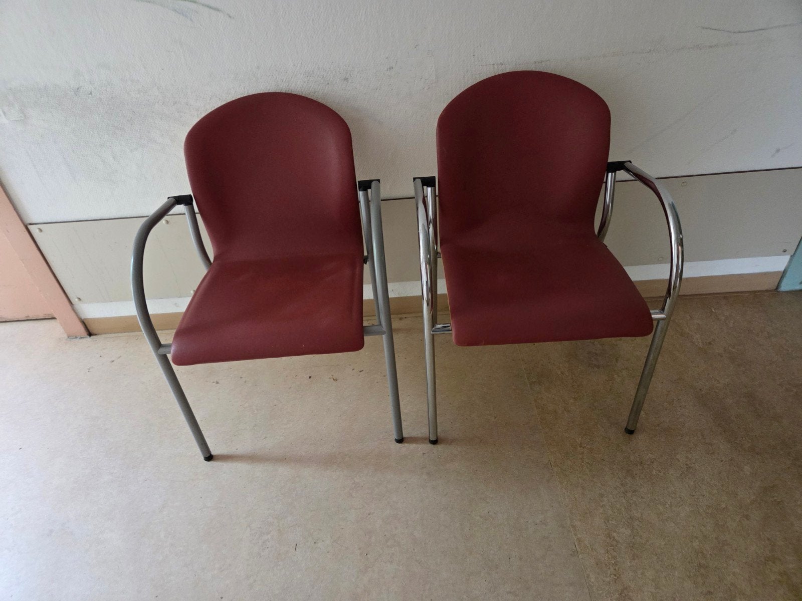 2x Vintage Kembo Alto stoelen - Rood/Bruin met metalen frame, Ophalen, Gebruikt, Twee, Overige kleuren