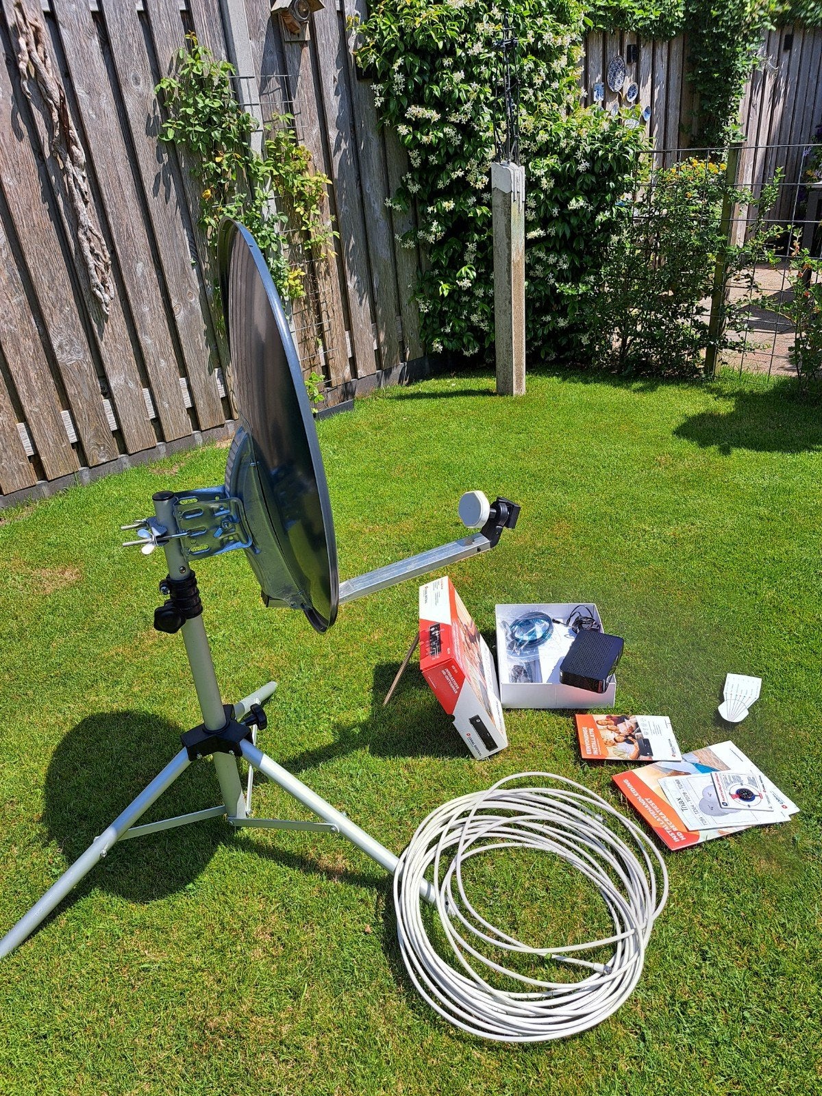 Canal Digitaal M7 MZ-104 Schotelset met HD-ontvanger, Ophalen, Zo goed als nieuw, (Schotel)antenne, Overige merken