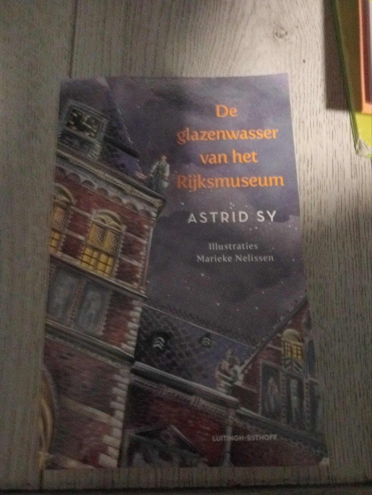 De glazenwasser van het Rijksmuseum (Special Jarige Job), Astrid Sy, Ophalen of Verzenden, Zo goed als nieuw